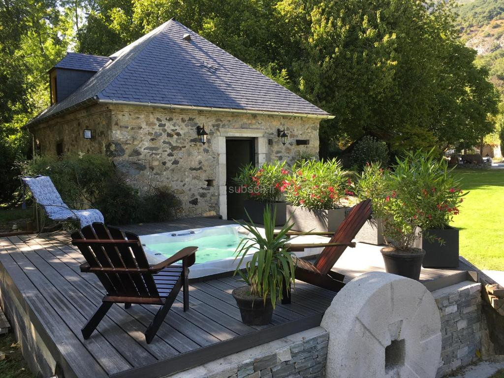 photo de Lodge ou Gîte de caractére avec jaccuzi spa piscine