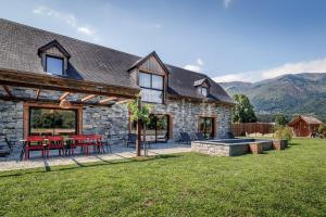 Pyrénées Prestige - Villas d'exceptions et hébergements insolites à Argelès-Gazost